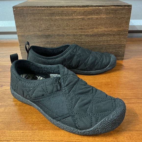 Keen Women Bowser Wrap Black Quilted Rubber Toe Slippers 1025535 Size 8 - Picture 1 of 7